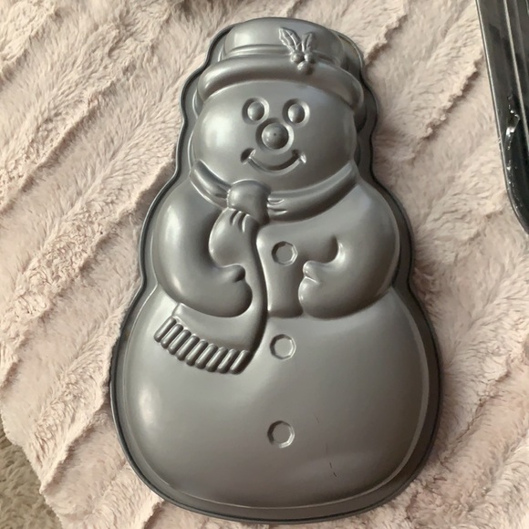 Set of 4 Cake Pans - Picture 3 of 6